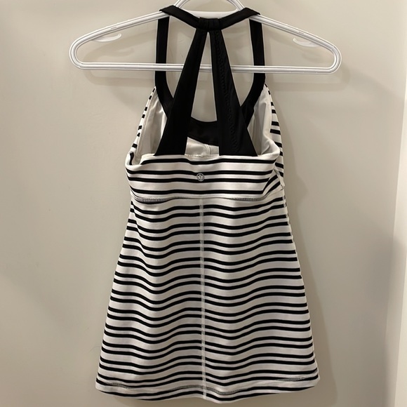 Lululemon Scoop-Me tank top 🖤🤍 - Picture 4 of 5